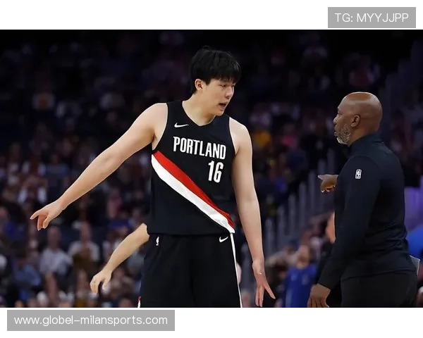 CBA后卫一条龙突破引全场欢呼：精彩瞬间点燃篮球激情