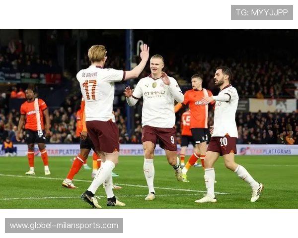 德布劳内精准斜传找到禁区插上的队友