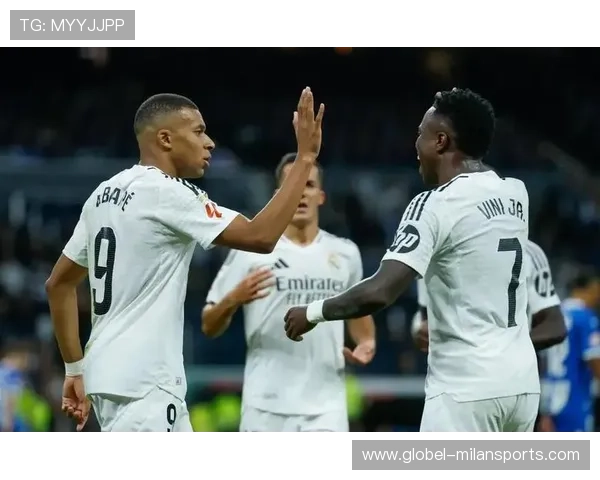 巴黎圣日耳曼边路配合：姆巴佩快速插上与传中练习