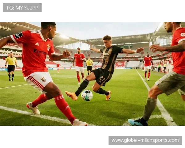 本菲卡定位球套路再次奏效，前场混战中得分