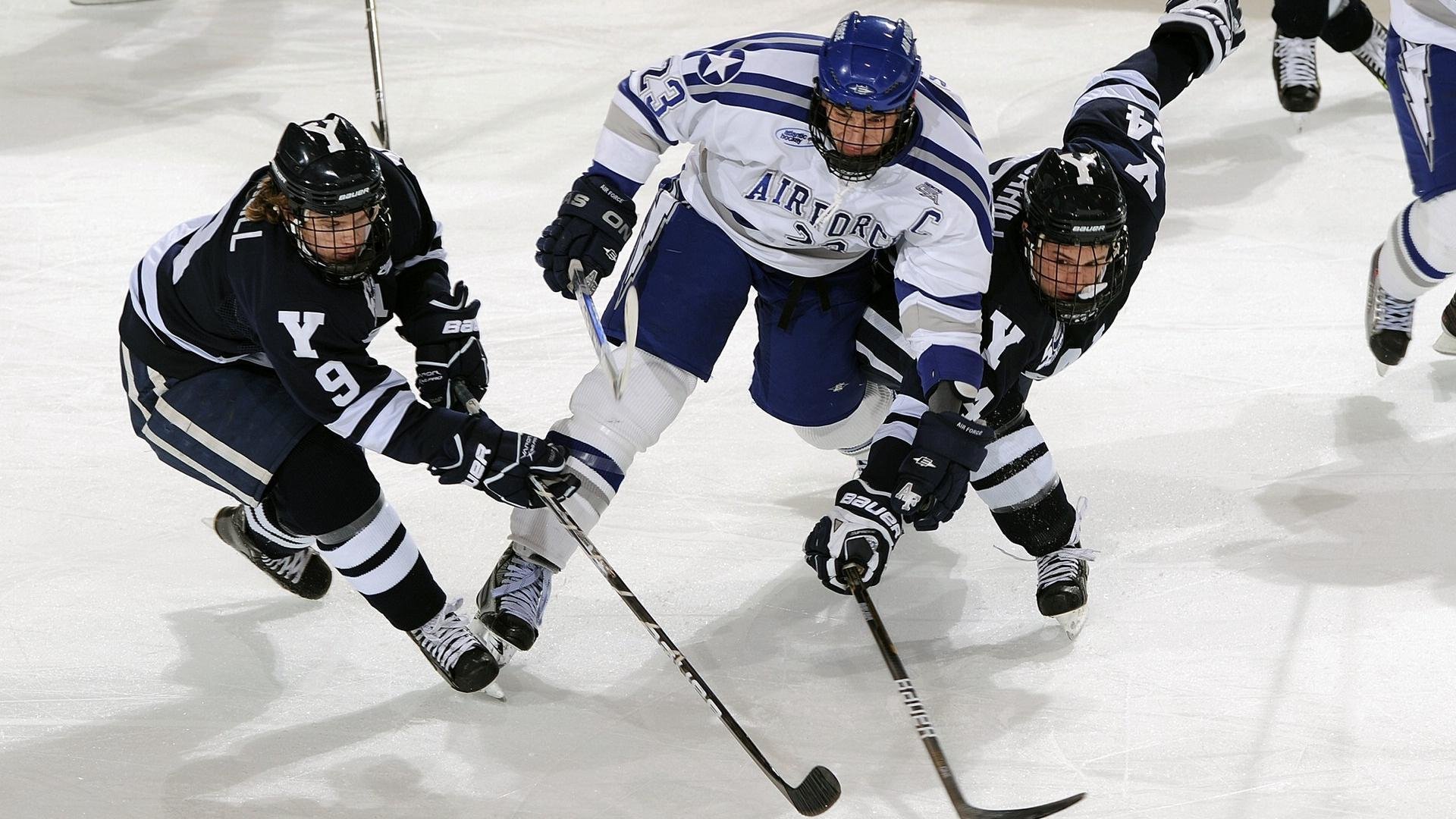 德甲裁判语义分析技术提升VAR判罚效率的应用，var裁判指的是